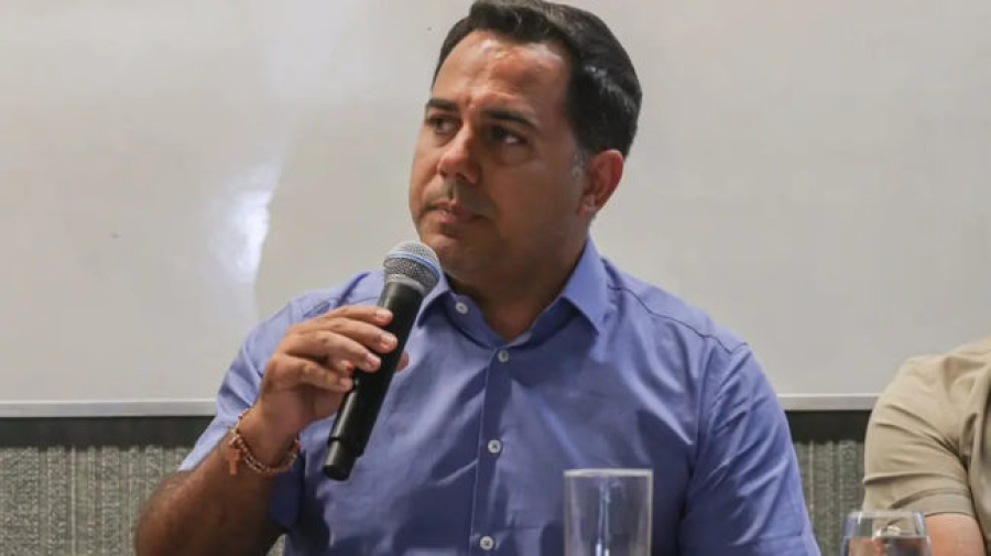 Prefeito anuncia corte salarial em Iguatu