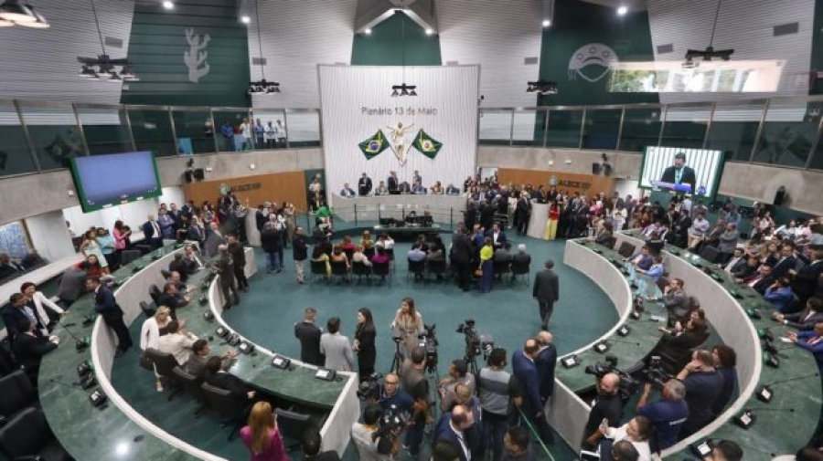 Janela partidária pode esvaziar siglas na Alece