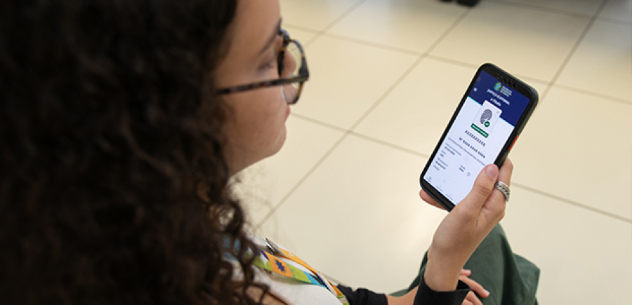 Prazo para emissão do título de eleitor mobiliza jovens para eleições de 2026