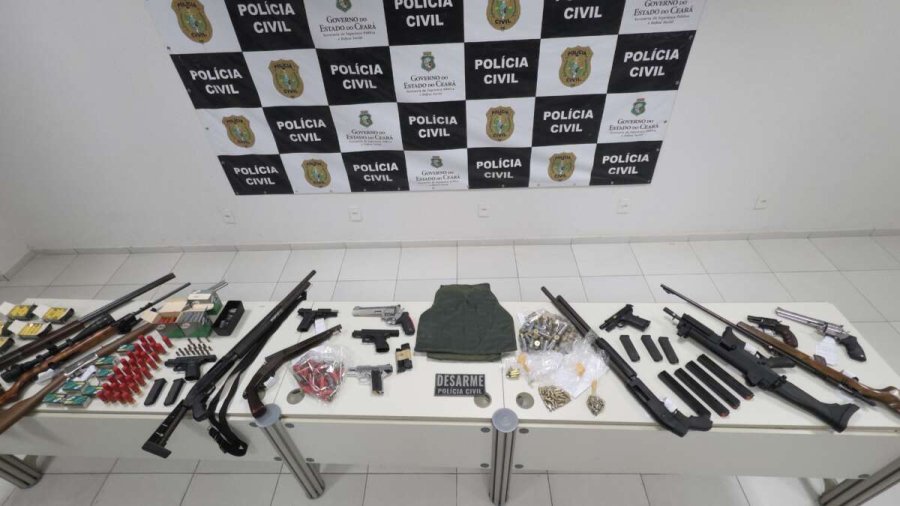 Operação da Polícia Civil do Estado do Ceará prende CACs irregulares e apreende 18 armas em Fortaleza